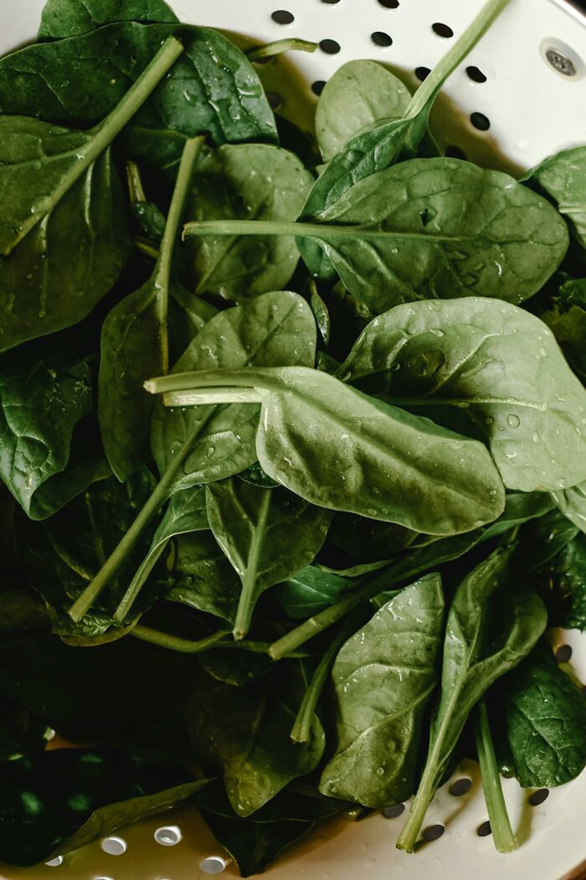 The reason your mouth may feel gross after eating spinach is due to a chemical reaction called “spinach teeth”.