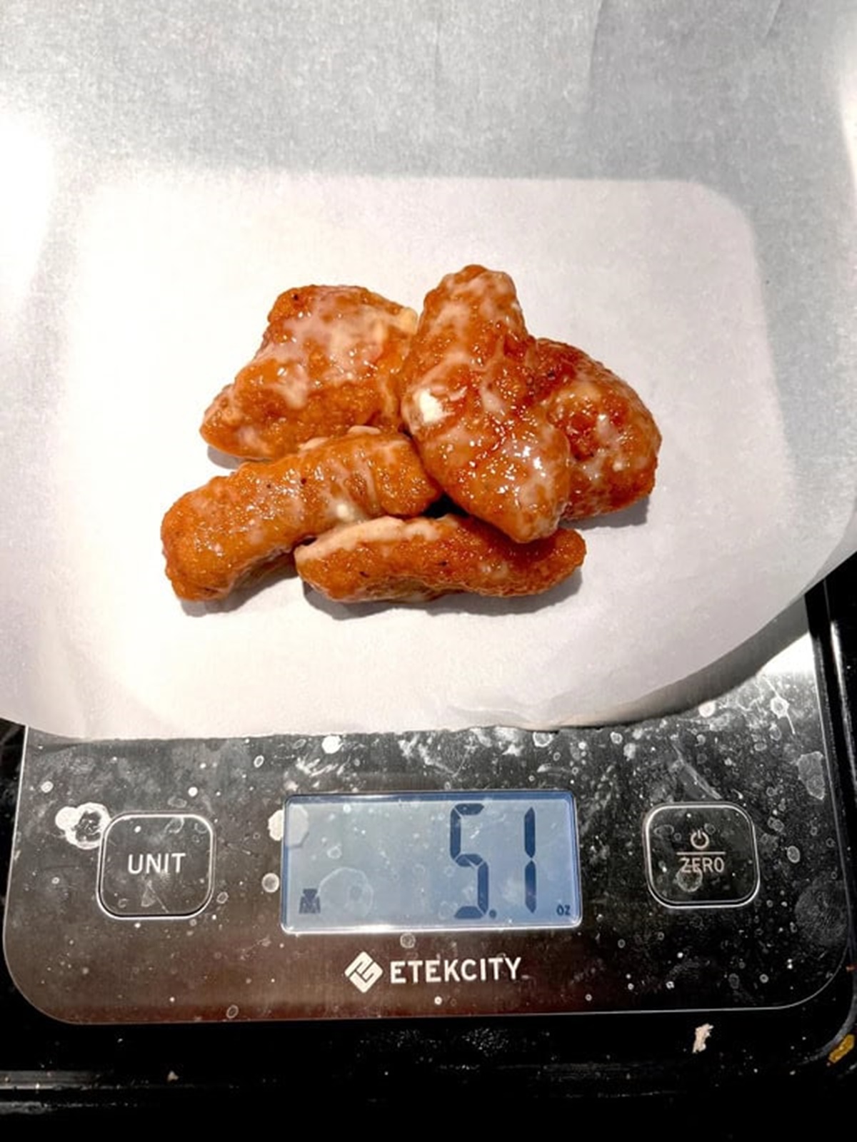 “This is my ‘pound’ of boneless wings order from tonight. Only short 11 of the 16 ounces.”