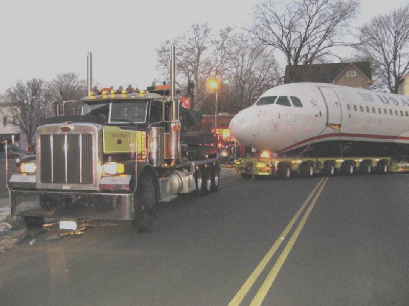 This is How The Jet Plane Was Moved From The Hudson River