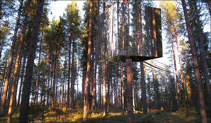 treehouse built with mirrors on the outside