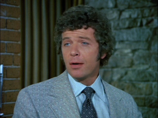 Robert Reed, October 19, 1932 - May 12, 1992. actor. Played Mike Brady on the Brady Bunch.