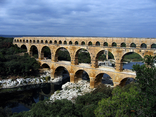 Pont du Gard Bridge: Gard River in southern France