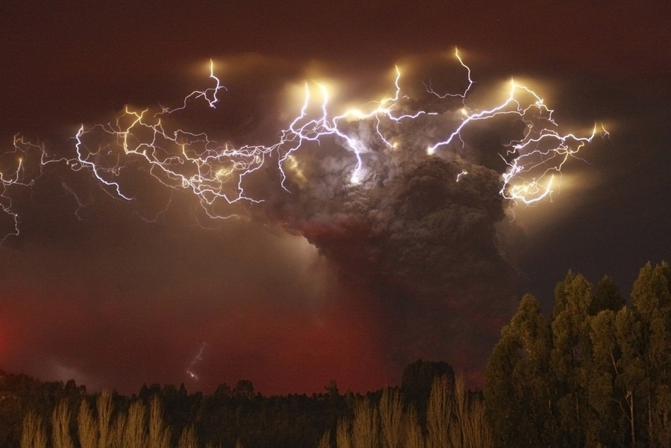 Chile's Puyehue volcano erupts, causing air traffic cancellations across South America, New Zealand, Australia and forcing over 3,000 people to evacuate. 