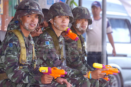 Thai army  shoot pplz on thai new year