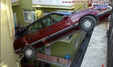 Brake failure while reversing out of a parking spot led to this balancing act in Turkey.