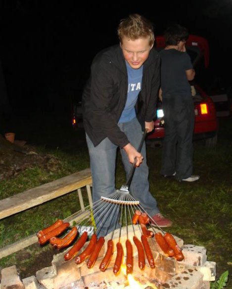 how a redneck roasts multiple weenies