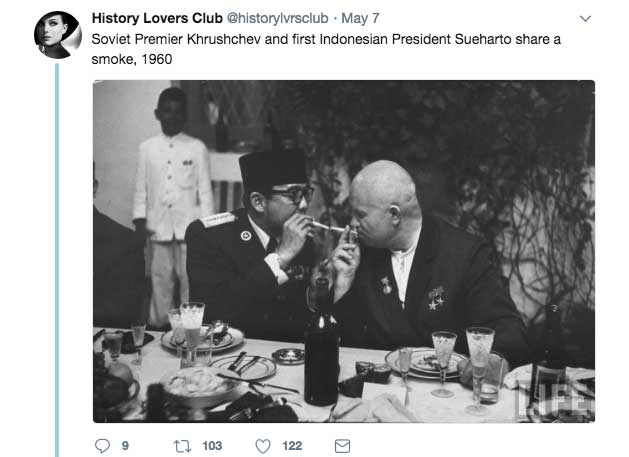 History Lovers Club . May 7 Soviet Premier Khrushchev and first Indonesian President Sueharto a smoke, 1960 99 7 103 122