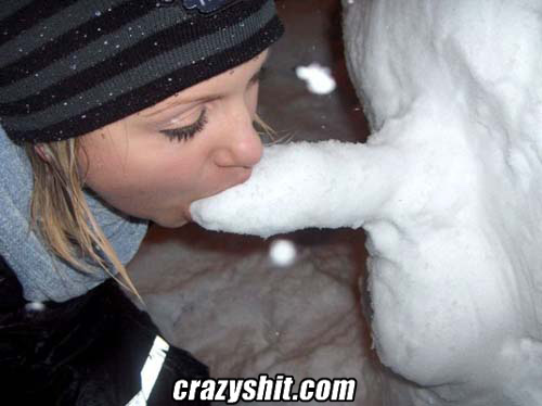After taking a hit from Frostys pipe she couldn't resist returning the favor!