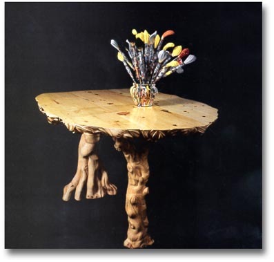  WOODEN ITEMS - TABLE 