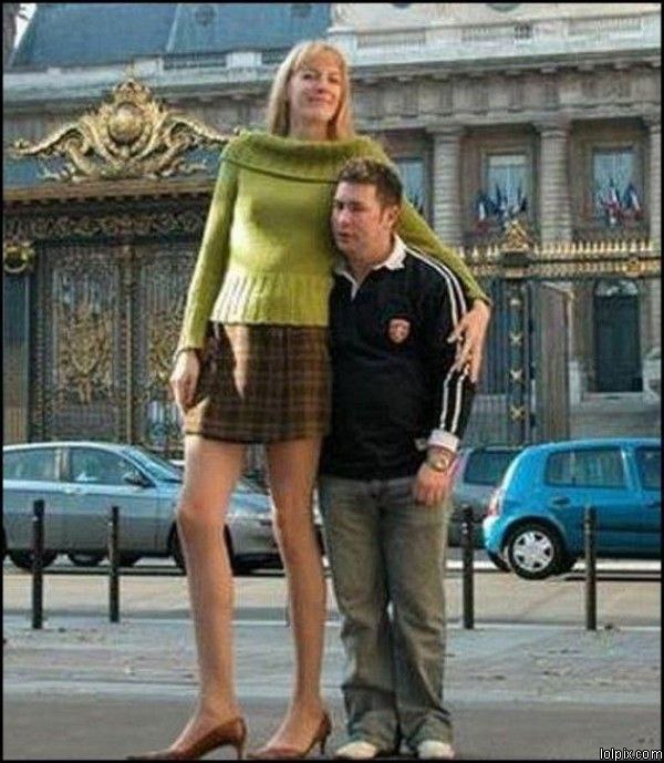 Thats a tall women.