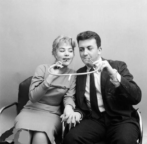 DUAL CIGARETTE SMOKING DEVICE - 1953 