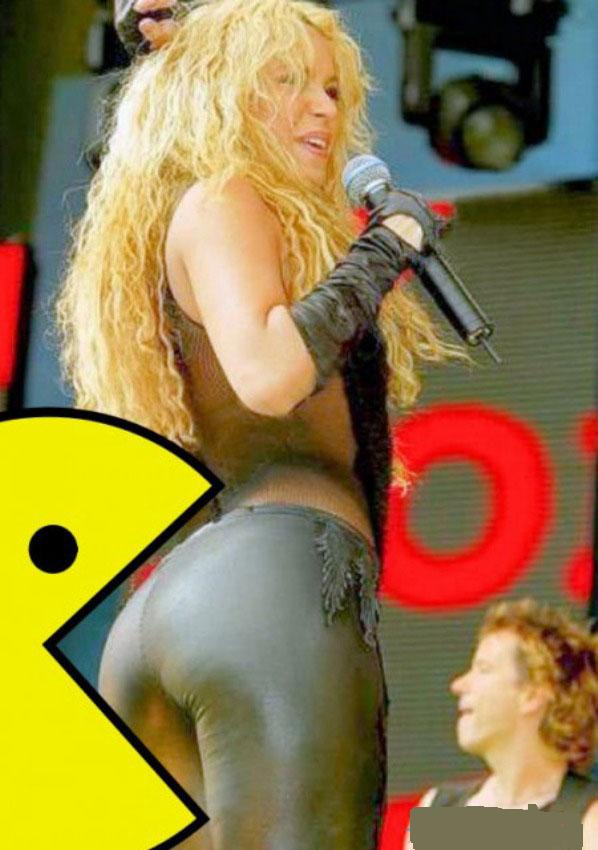 Pacman loves him some celebrity booty!