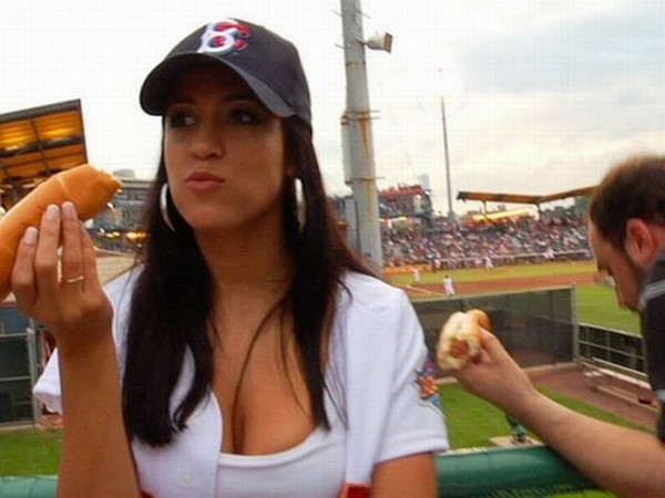 Blatant Gallery Of Girls Eating  Hot Dogs
