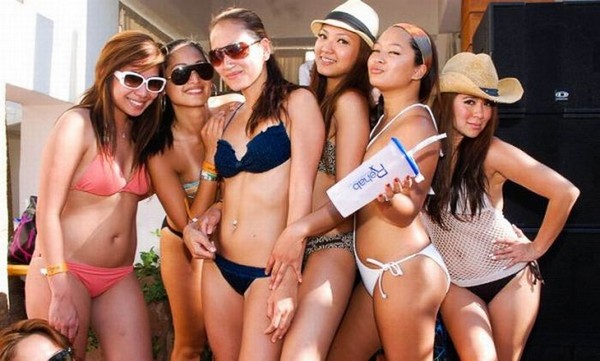 Las Vagas Pool Party Girls