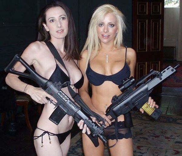 More Hot Girls With Gun's
