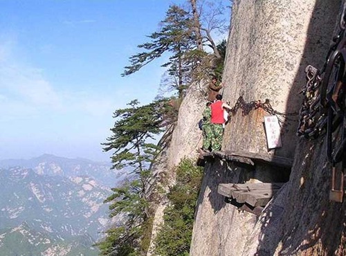 Deadly Trail on Mount Huashan