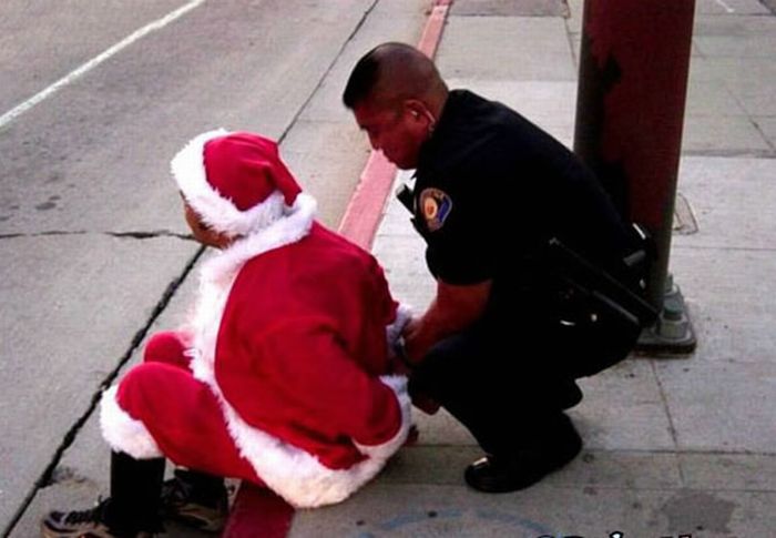 December 25, 2006. Santa Clause is arrested for being drunk in public.