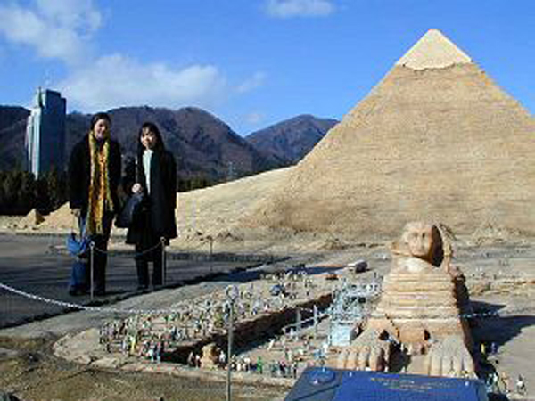The snow-covered images don't show THE Sphinx in Egypt covered in snow. Instead, what they show is a miniature model of the Sphinx located in the <a   href="hhttp://www.tobuws.co.jp/default_en.html" target="_blank">Tobu World Square</a> theme park in Japan. The theme park has miniature models of many other famous attractions from around the world.