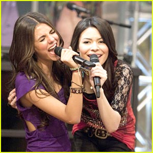 Miranda Cosgrove and Victoria Justice - Leave It All To Shine