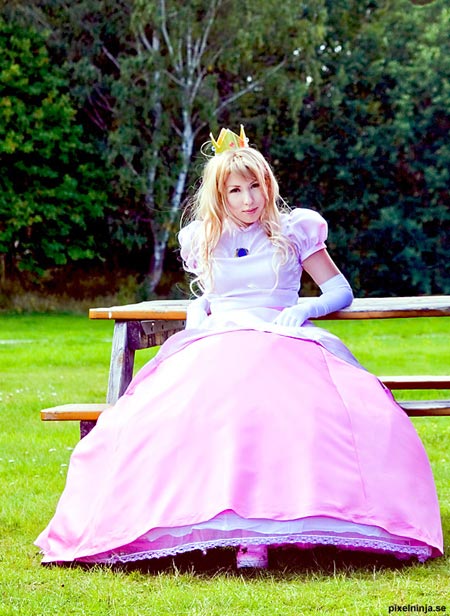 Princess Peach Cosplay Costume