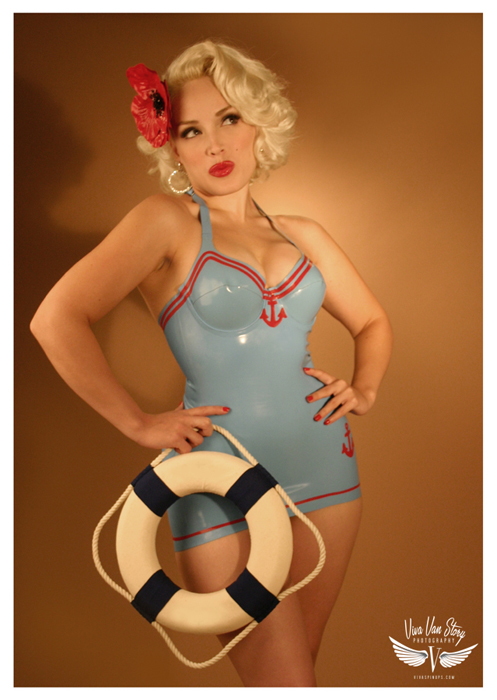 Hollywood Starlets do 1950's PINUPS!!2