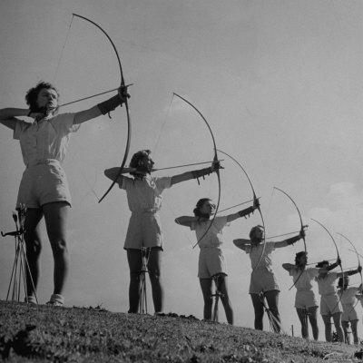 Beautiful Women in Archery!!