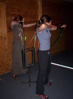 Beautiful Women in Archery!!