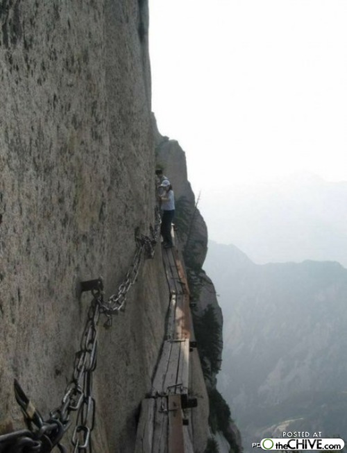 Its called the Mt Huashan Hiking Trail