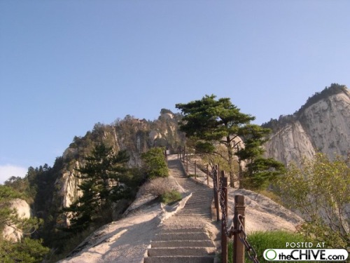 Its called the Mt Huashan Hiking Trail