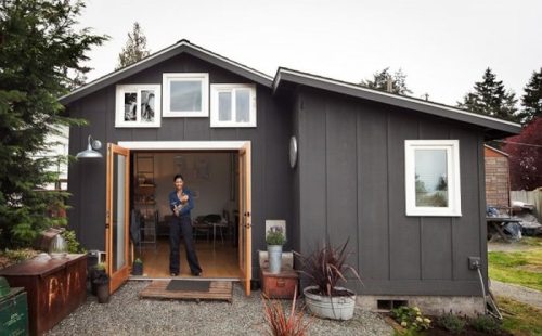 Garage gets an amazing mini house makeover!