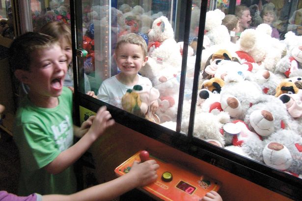 15 Kids Stuck In Claw Machines