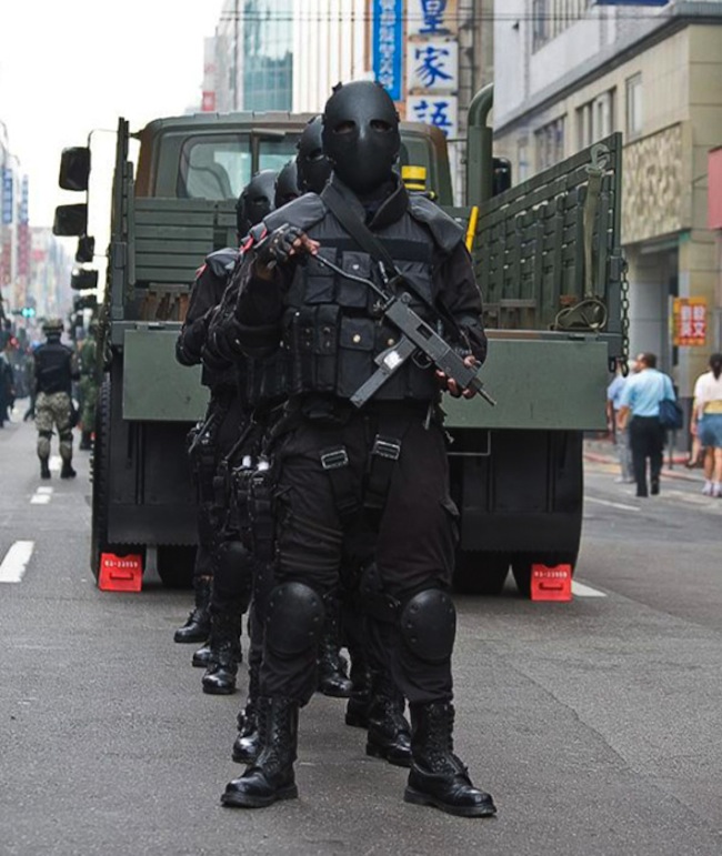 Taiwan's New Army Uniforms Are Terrifying!