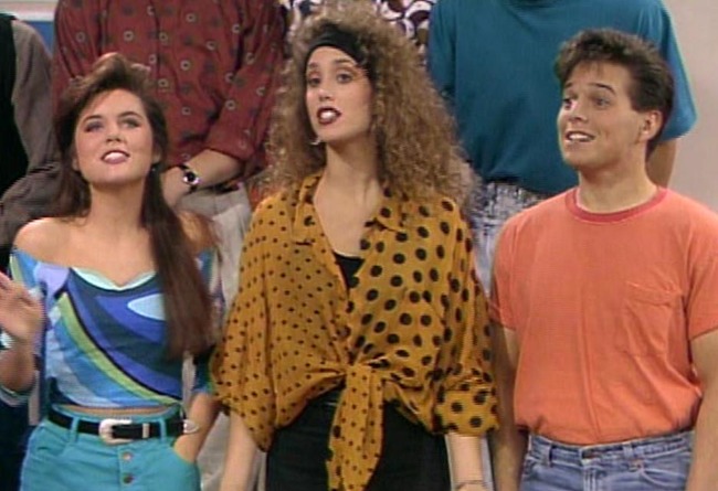 Scott Wolf, who became a huge star in Party of Five, appeared in the background on numerous Saved by the Bell episodes.