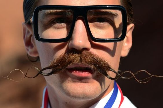 10 Mustaches To Grow To Get Handjobs From Girls Who Dig Bartenders