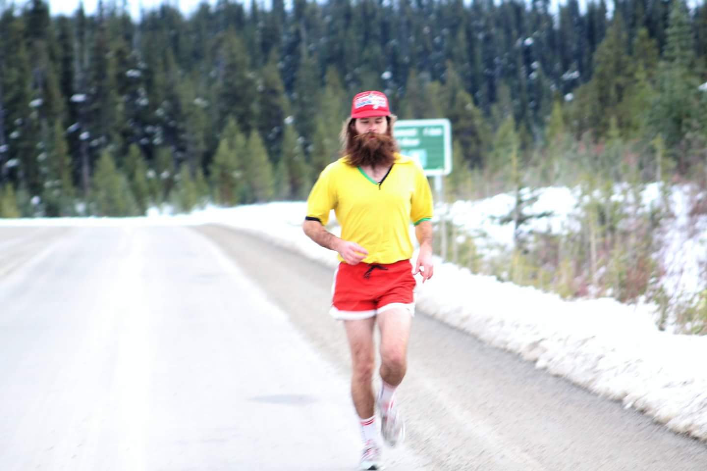 Traveler Encounters Man Cosplaying As Forest Gump While Running Through Nowhere Canada