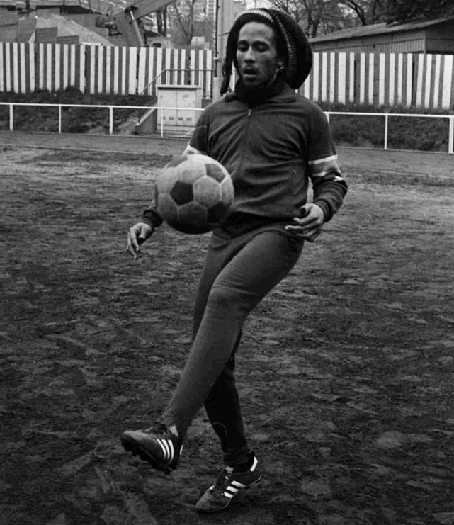 Bob Marley practicing soccer in Paris 1977