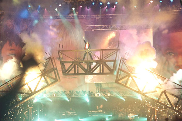 In 1999, the stunt bridge at a concert fell and caused Michael to have back pain for the rest of his life. He finished the concert instead of going to the hospital.