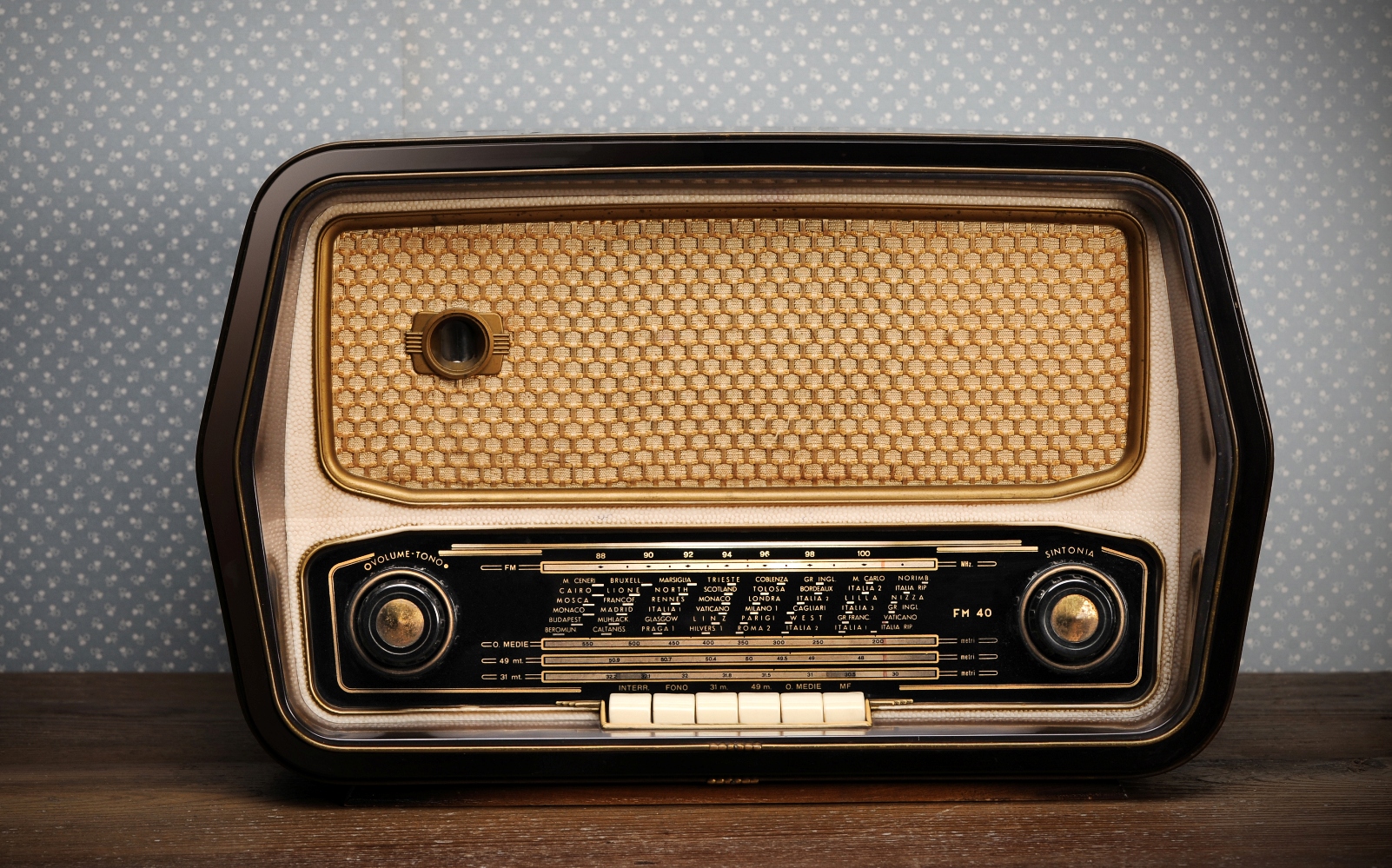 1950 – Radio Free Europe first broadcasts.