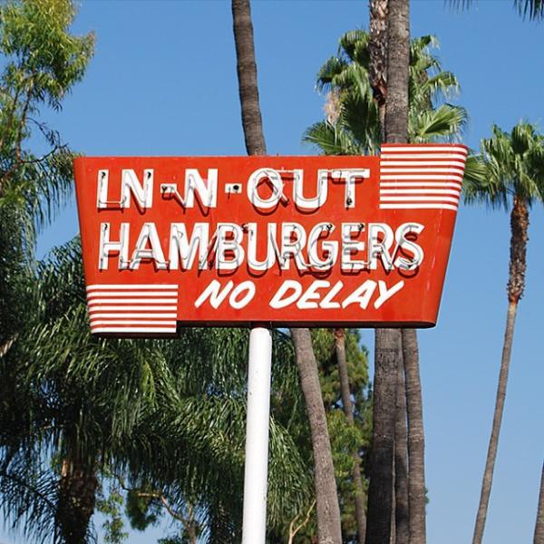 The In-N-Out sign hasn’t always had that iconic yellow arrow. The first sign featuring the “No Delay” was replaced with the large yellow arrow version in 1954. With the new sign they adopted the sayings, “The arrow points to pride” and “We all work under the same arrow.”