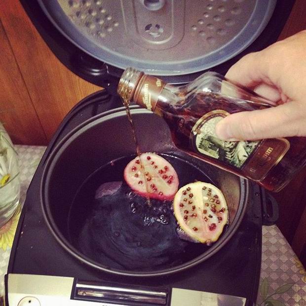 19 Pictures Showing Men Failing At Cooking