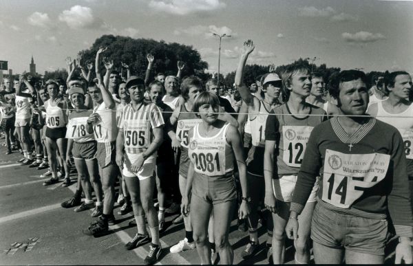 People in The Peace Marathon say "WTF?" after hearing the winners will receive paintings, 1979.