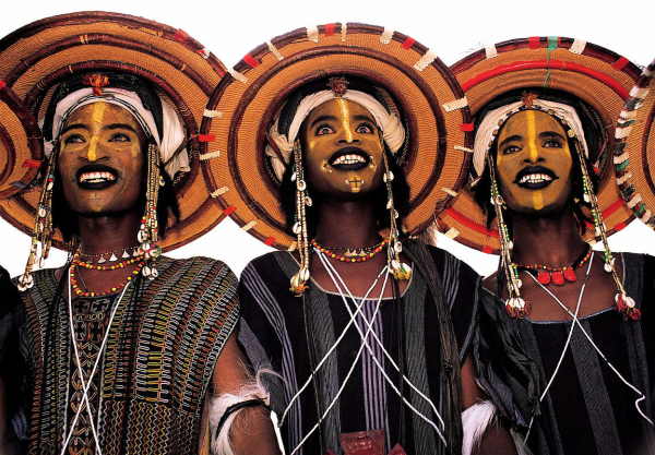 In the African tribe of Wodaabe, the men are the ones who ‘dress to impress.’ They value beauty, and spend a lot of time grooming and adorning themselves in order to be attractive to women. During the courtship festival called “Gerewol,” the men dress up to the nines and dance in a competition called “Yaake.” The women judges choose the winners based on their skills and good looks.