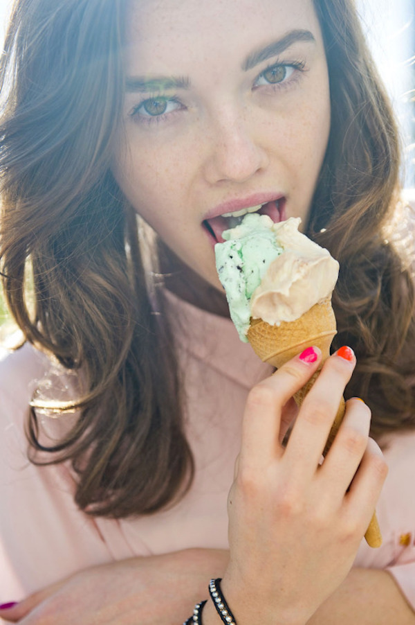 21 Girls That Will Make You Crave Ice Cream Even Though It's Almost Wi...