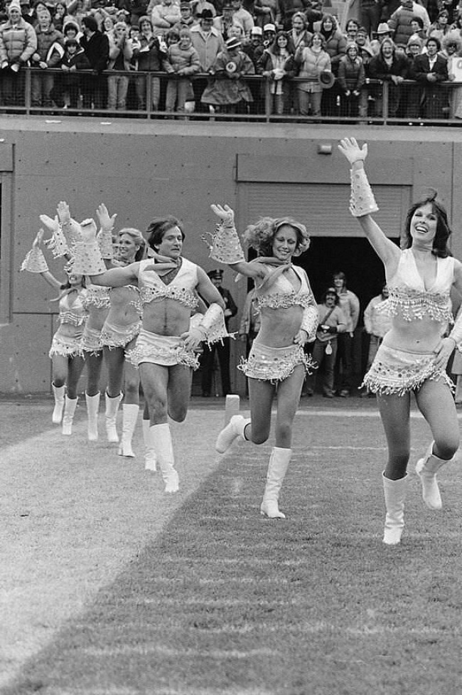 Robin Williams (third from the right) dressed as a cheerleader, 1980.