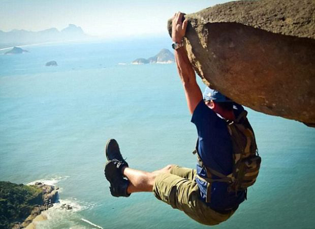 Luis Fernando Candela said this was the most intense pic he had and prepared for it for a very long time in the gym. He claimed the rock is 984 feet from the ground and his girlfriend, who took the photo, was hysterical cause he was moments from death.