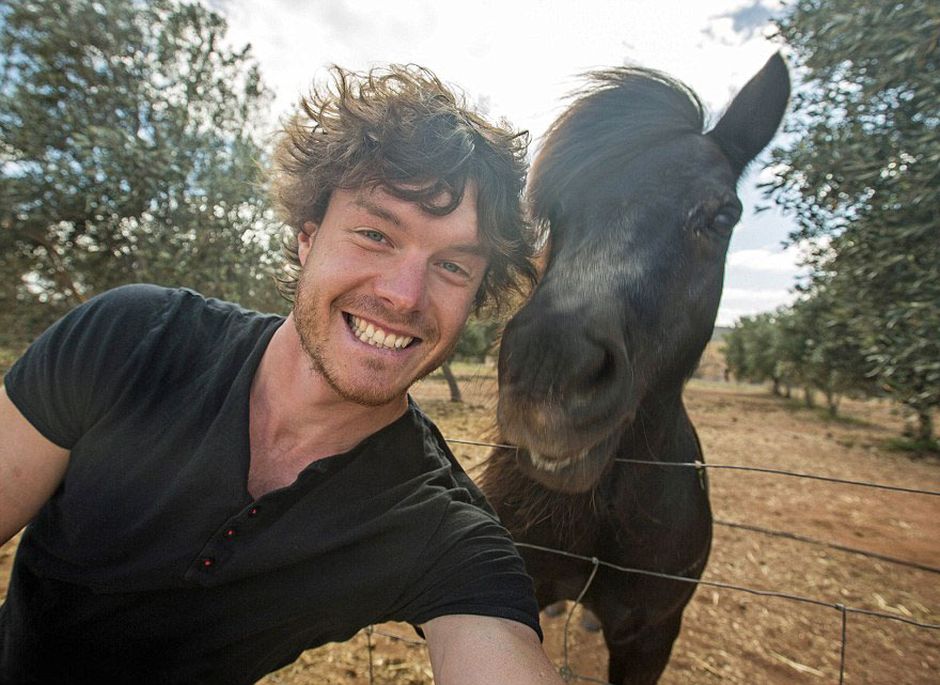Man Takes Selfies With Animals And It Turns Out Epic