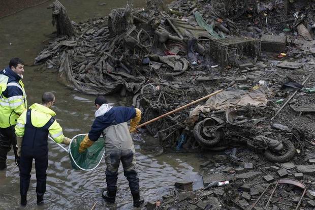 A French canal was cleaned after 15 years.