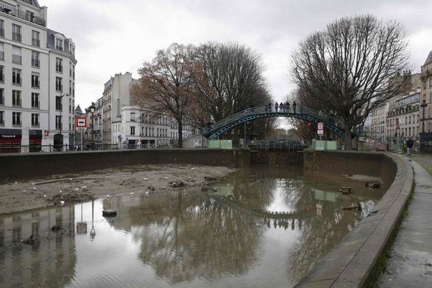 The French claim that the canal is dirty cause of... it's popularity with the tourists.