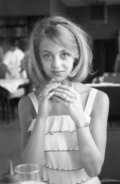 Goldie Hawn eating a hamburger - 1964