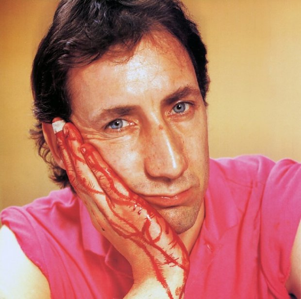 Pete Townshend from The Who made his fans prepared that he can do some weird sh*t, so no one was surprised when his guitar was in blood. It turned out he cut his fingers on guitar strings but refused to stop playing.